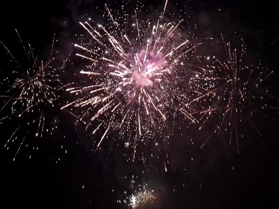 feuerwerk.00_00_58_28.Standbild007